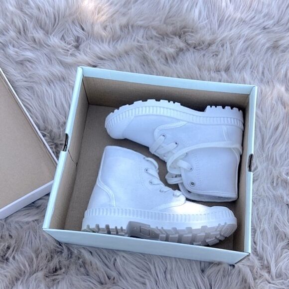 SO Dragonfruit Lace up Ankle Boots in White - Picture 2 of 12